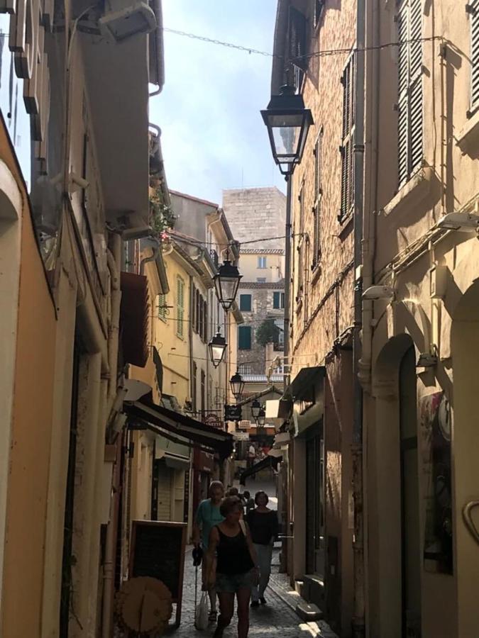 Apartment With Mediterranean Charm In The Heart Of The Provencal Market Antibes Exterior photo